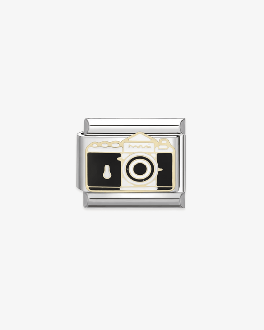 Charm plateado de acero inoxidable personalizable, compatible con pulseras italianas tipo Nomination. Diseño elegante, ideal para crear combinaciones únicas y expresar tu estilo personal. Cámara de fotos.